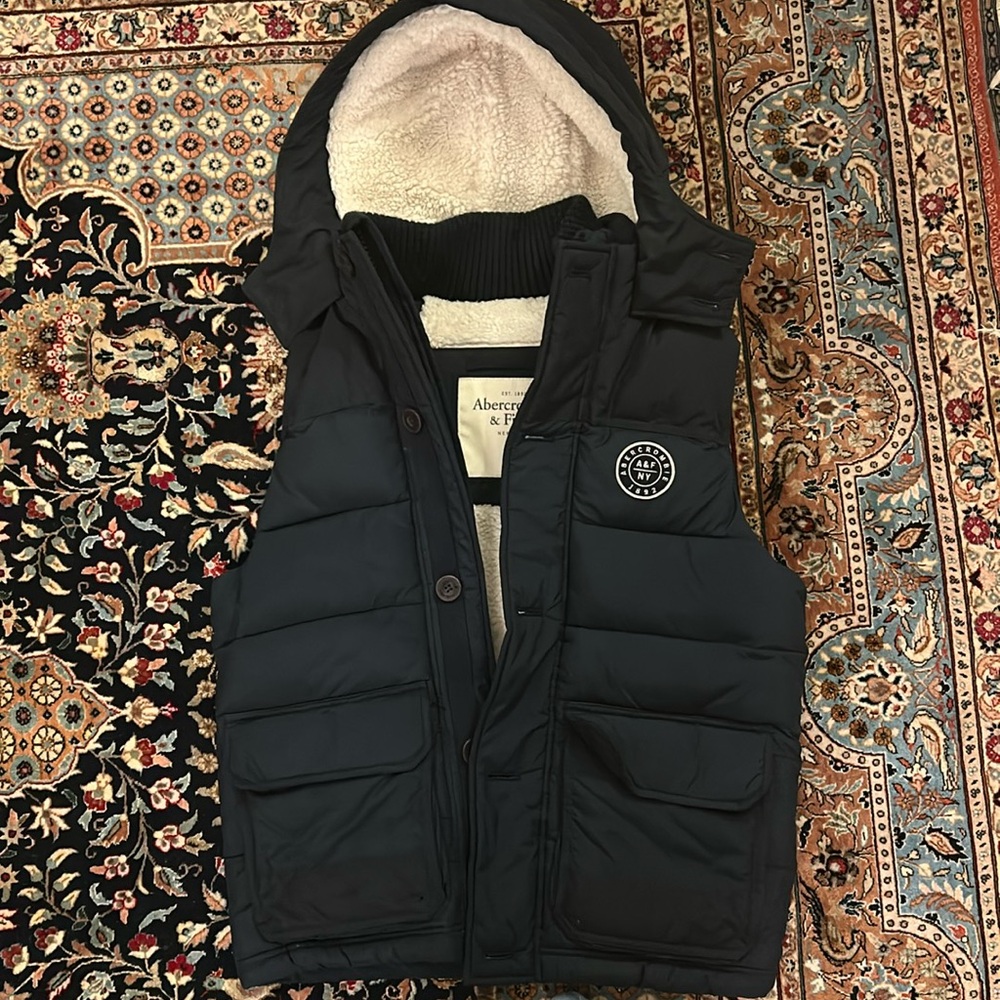Abercrombie Men’s Vintage Fleece Lined Navy Blue Puffer Vest with A&F Logo